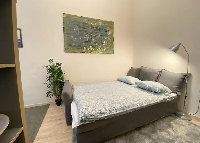 Wesseleny Apartment Near Synagogue With Ac After Renovation